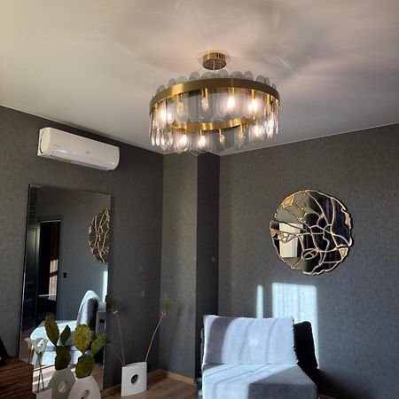 Apartments Lux In City Center Lviv Eksteriør billede