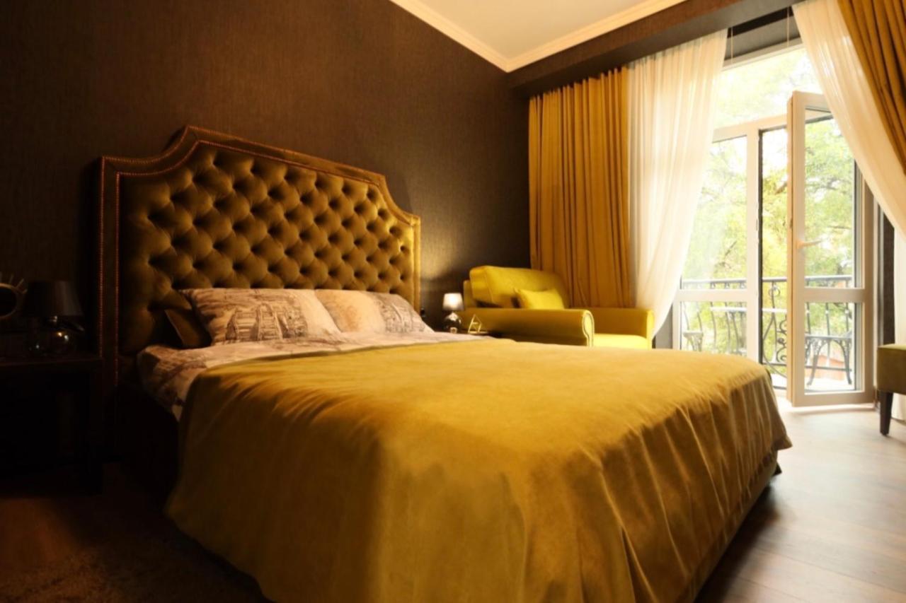 Apartments Lux In City Center Lviv Eksteriør billede
