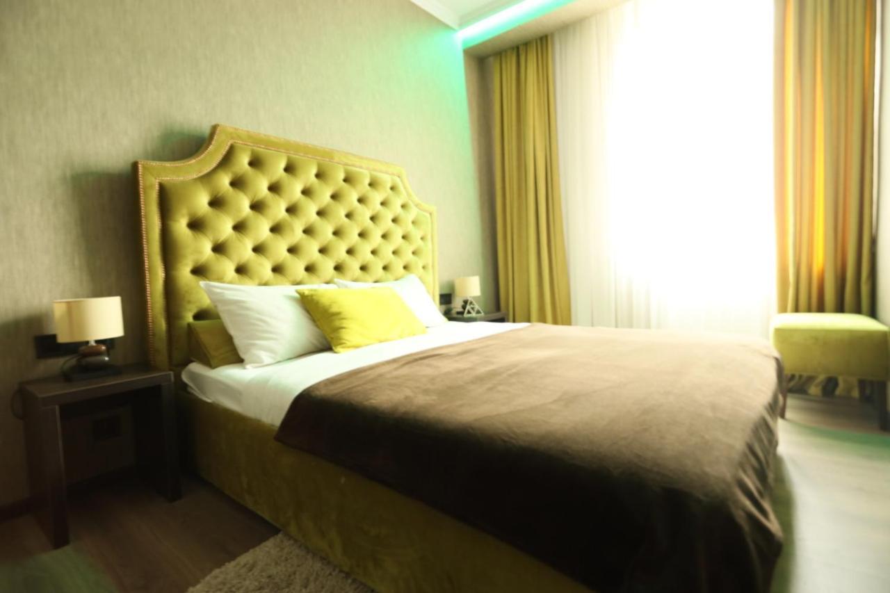 Apartments Lux In City Center Lviv Eksteriør billede