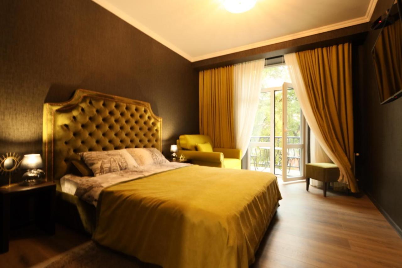 Apartments Lux In City Center Lviv Eksteriør billede