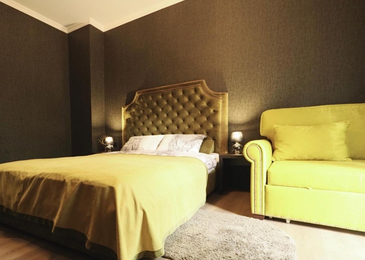Apartments Lux In City Center Lviv Eksteriør billede