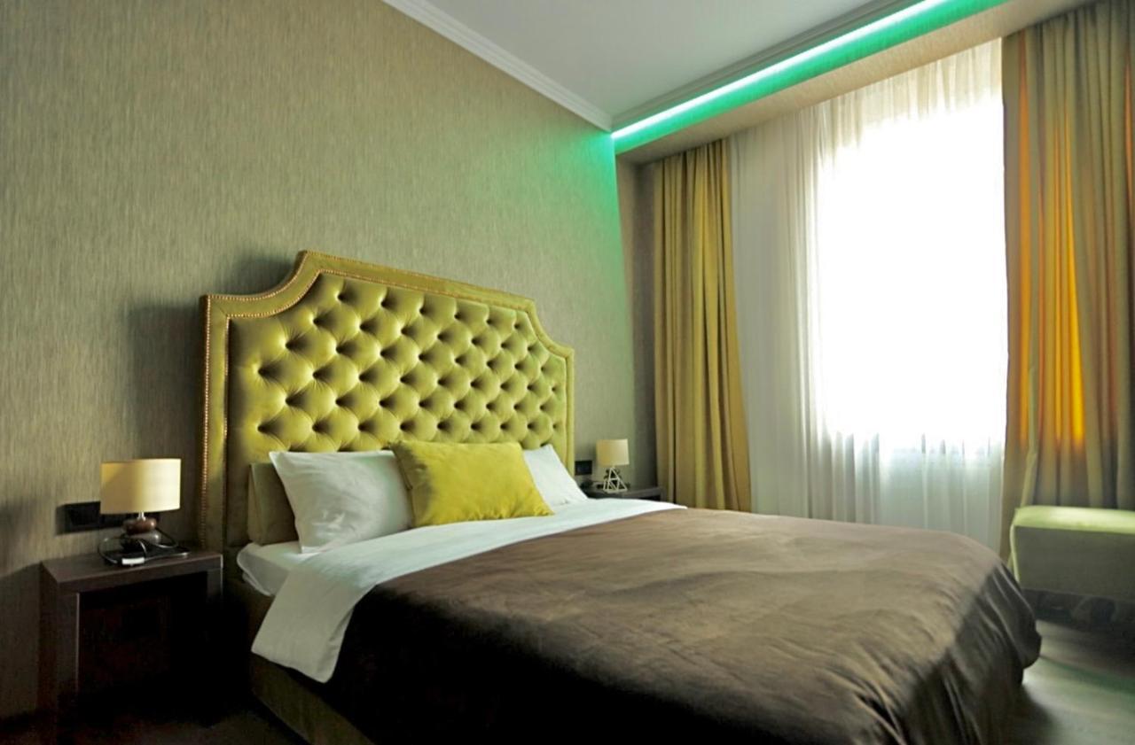 Apartments Lux In City Center Lviv Eksteriør billede