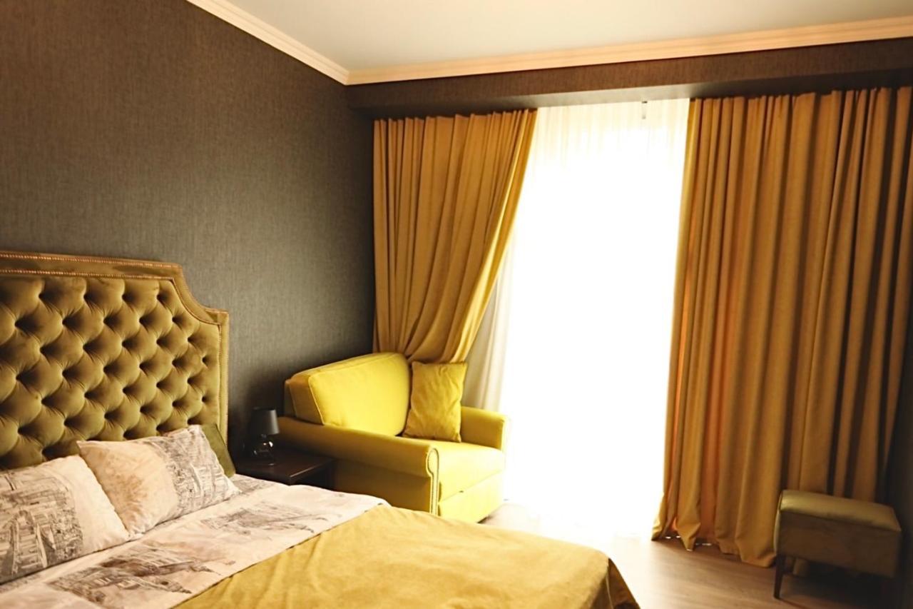 Apartments Lux In City Center Lviv Eksteriør billede