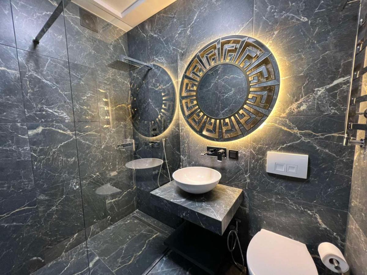 Apartments Lux In City Center Lviv Eksteriør billede