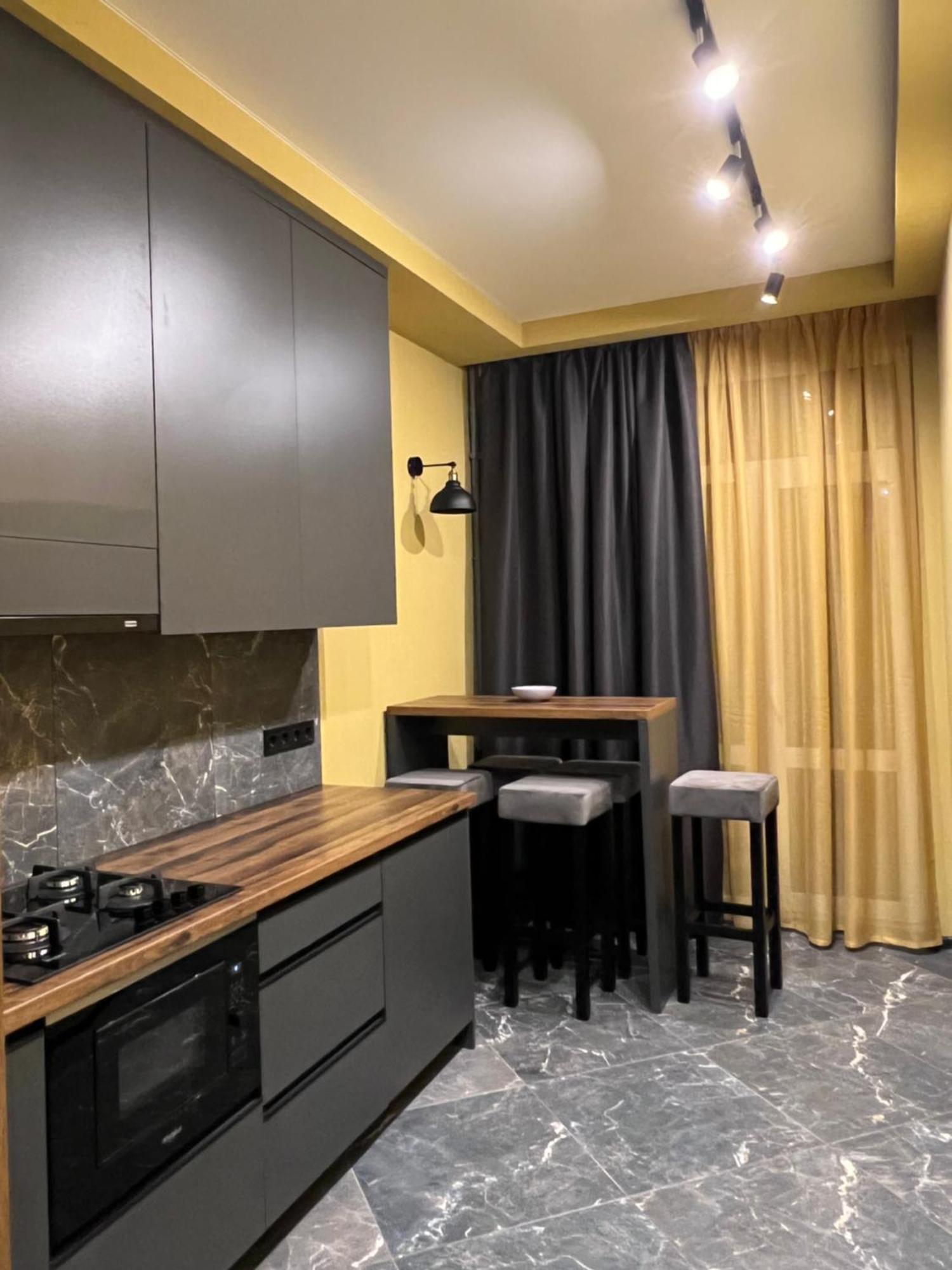 Apartments Lux In City Center Lviv Eksteriør billede