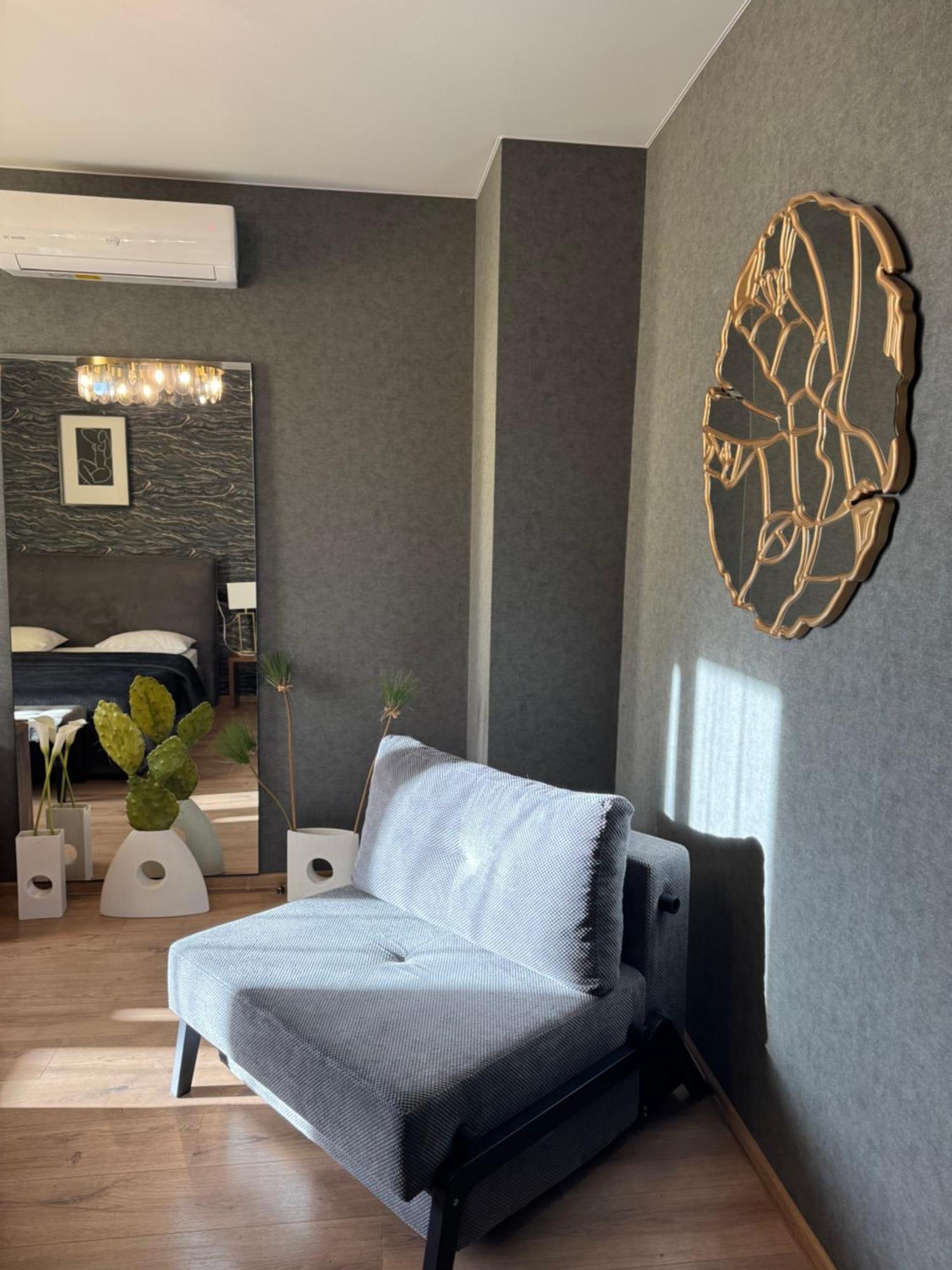 Apartments Lux In City Center Lviv Eksteriør billede