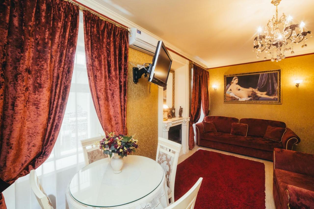 Apartments Lux In City Center Lviv Eksteriør billede